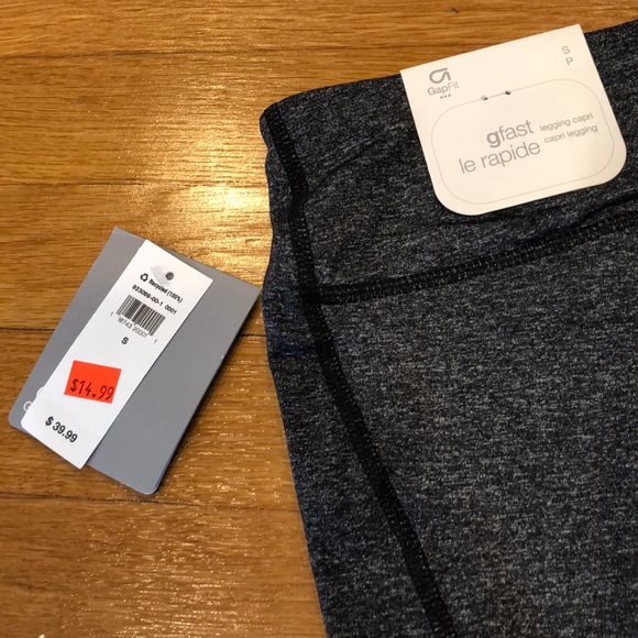 Capri length athletic leggings - Picture 3 of 3